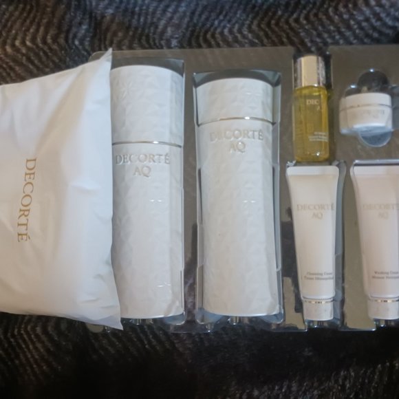 DECORTE AQ Perfect Repair Kit - Picture 2 of 3